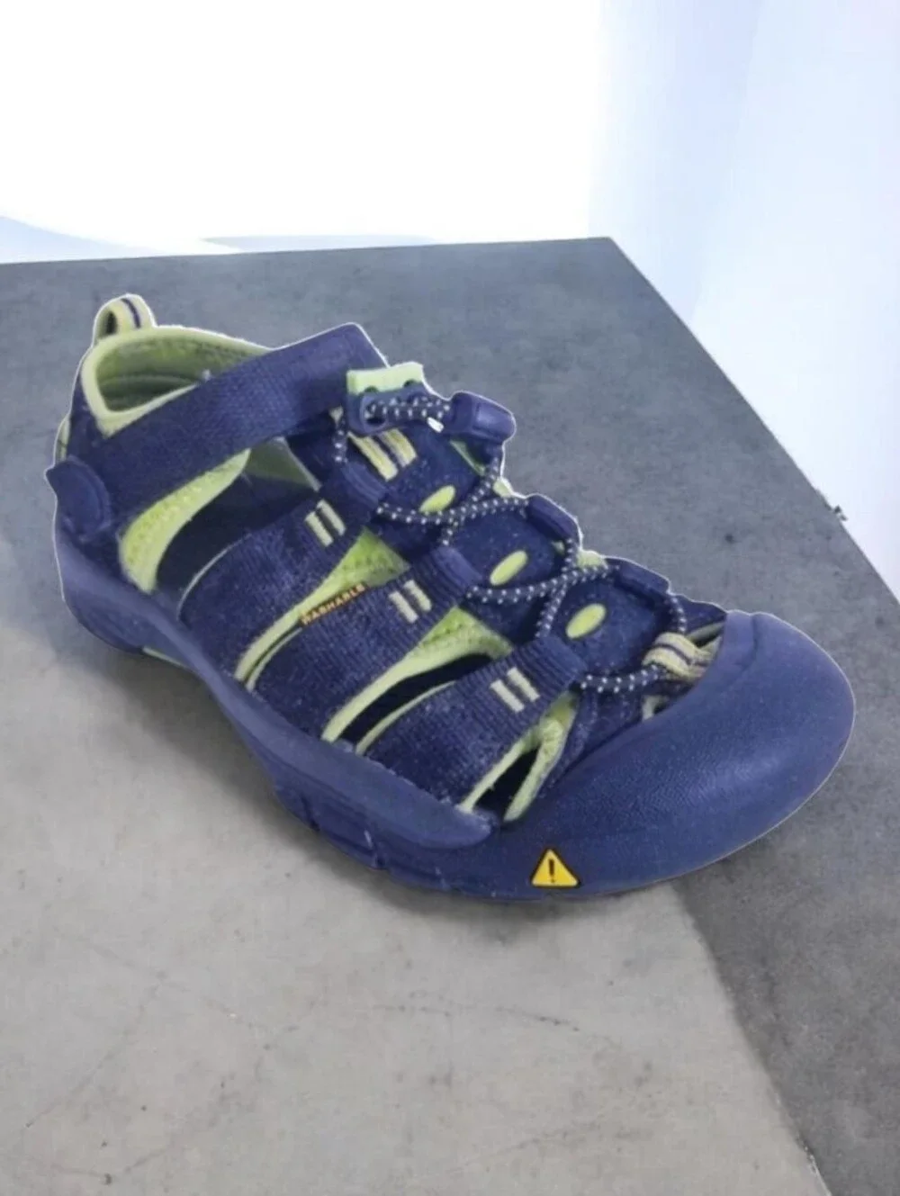 KEEN Newport H2 Sandals Boys 2 Waterproof Sport Hiking Closed Toe Black Lime